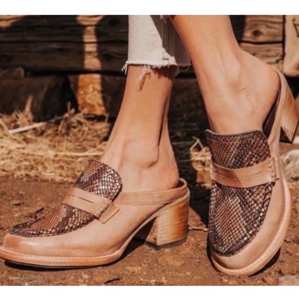 Free Bird Collins Mule Clog Women’s 9 Pink Snakeskin Leather Block Heel Loafer